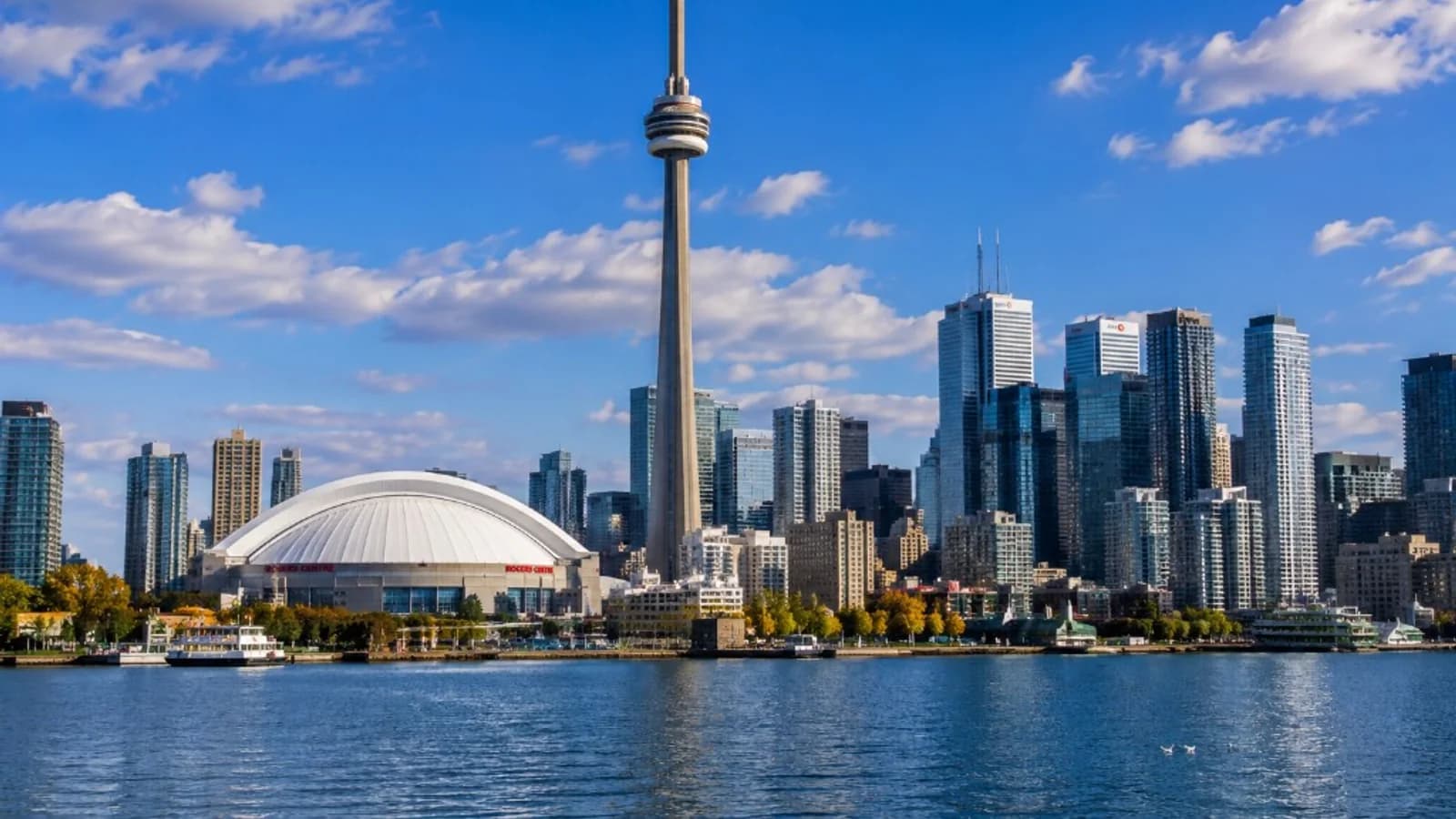 Toronto skyline with the CN Tower on Lake Ontario
